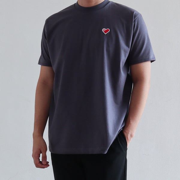 CLASSIC FINGER HEART EMBROIDERED TEE IN DARK GRAY