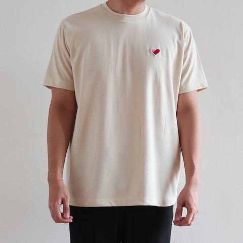CLASSIC FINGER HEART EMBROIDERED TEE IN OFF WHITE