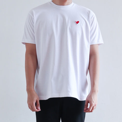 CLASSIC FINGER HEART EMBROIDERED TEE IN WHITE