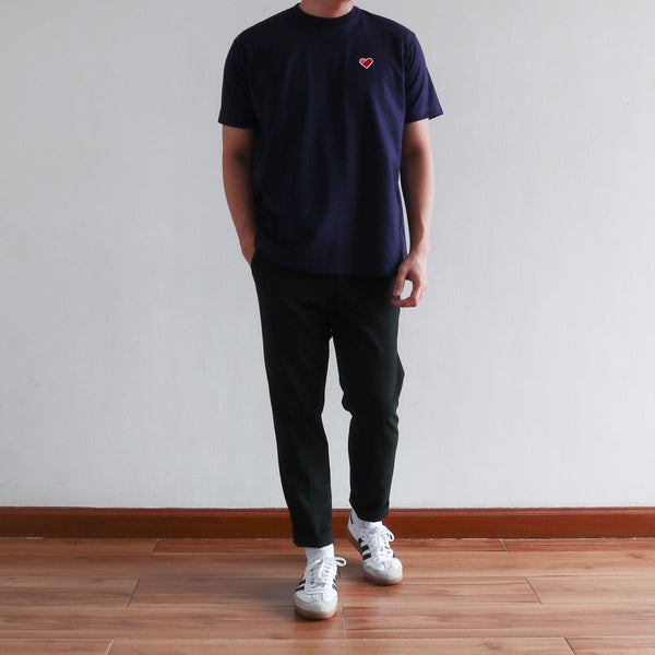 CLASSIC FINGER HEART EMBROIDERED TEE IN NAVY BLUE