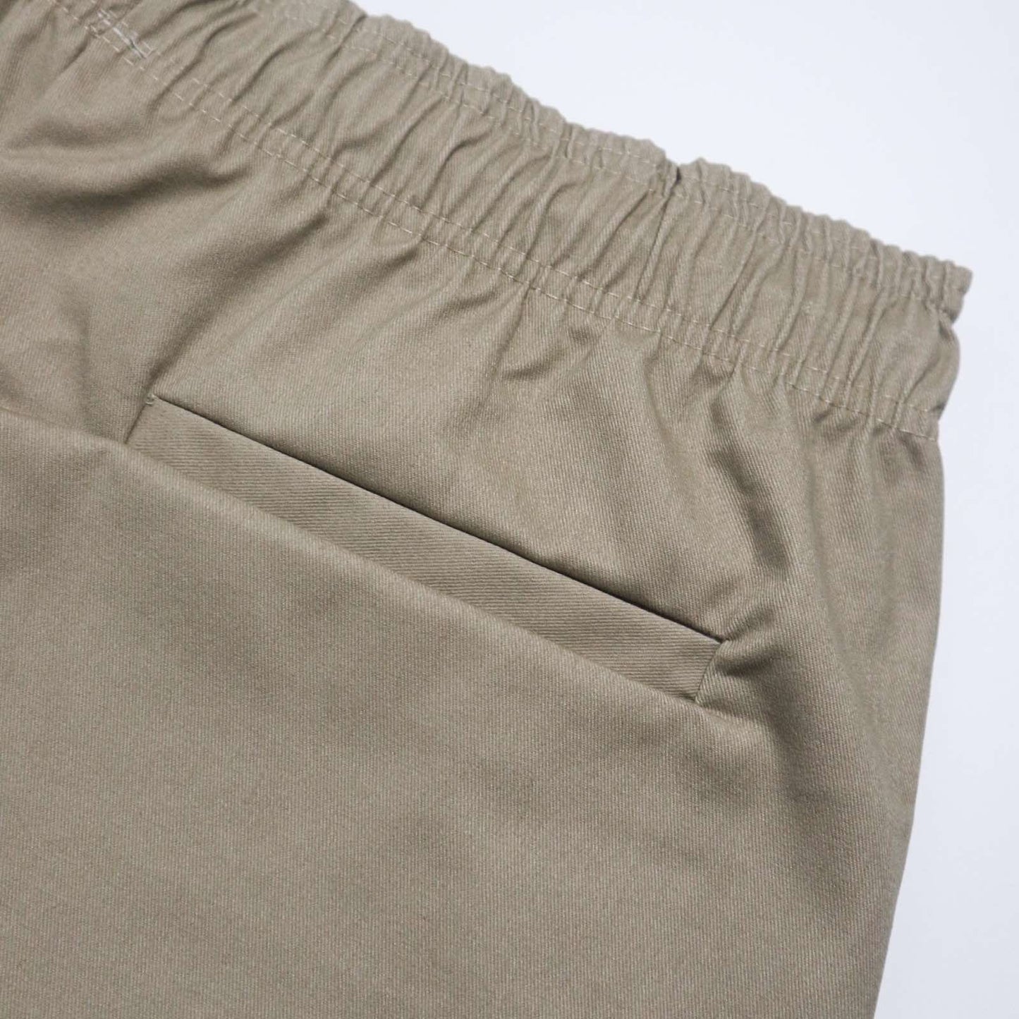 TAILORED SHORTS IN KHAKI