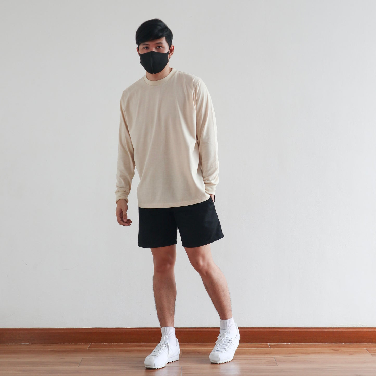 LONG SLEEVE TEE IN OFF WHITE