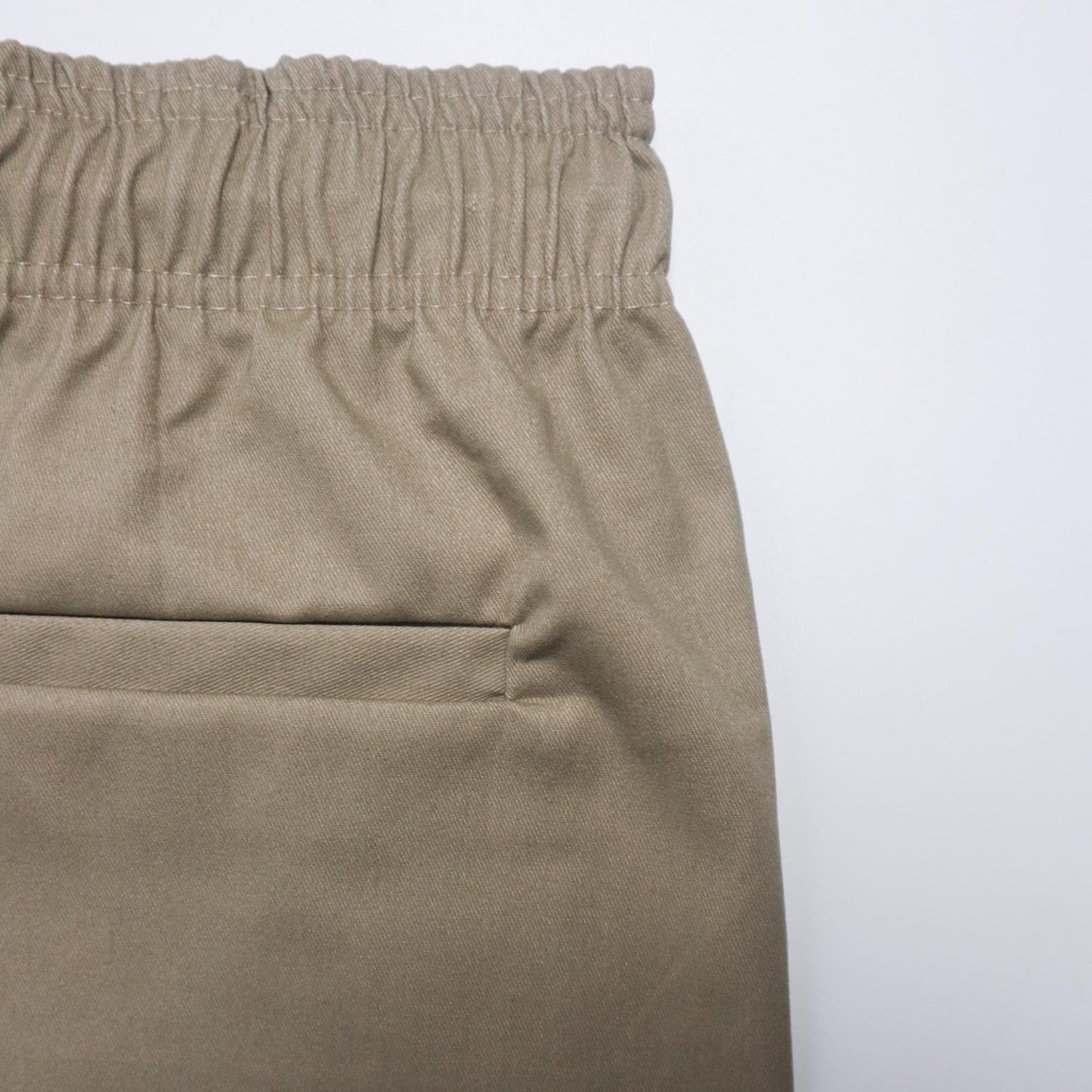 TAILORED SHORTS IN KHAKI