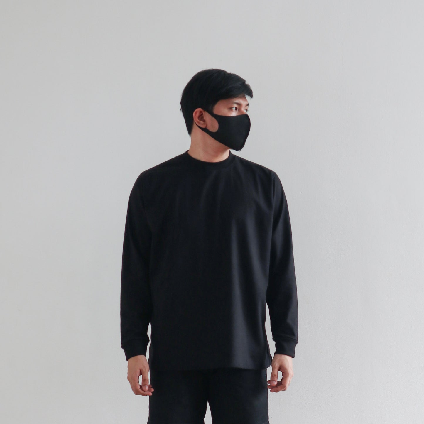 LONG SLEEVE TEE IN BLACK