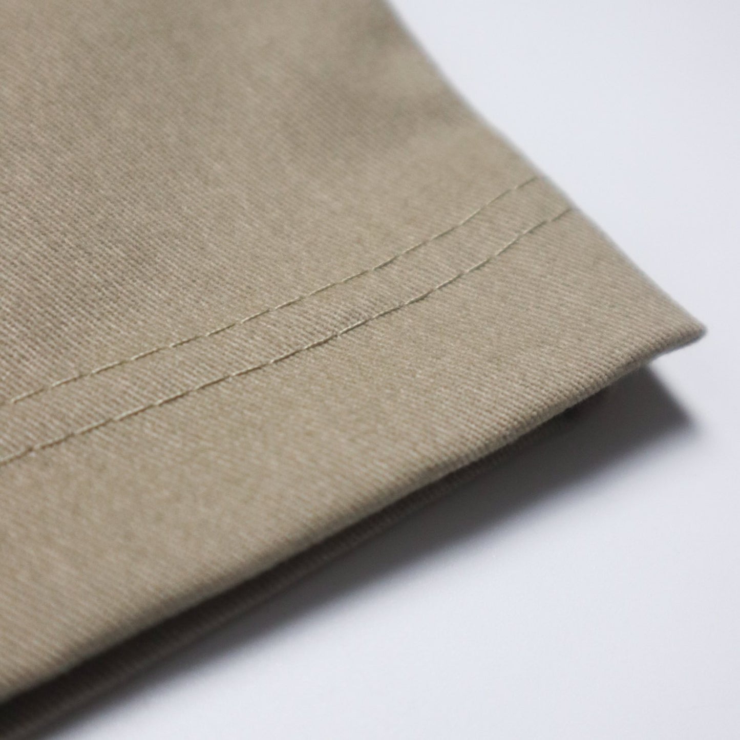 TAILORED SHORTS IN KHAKI