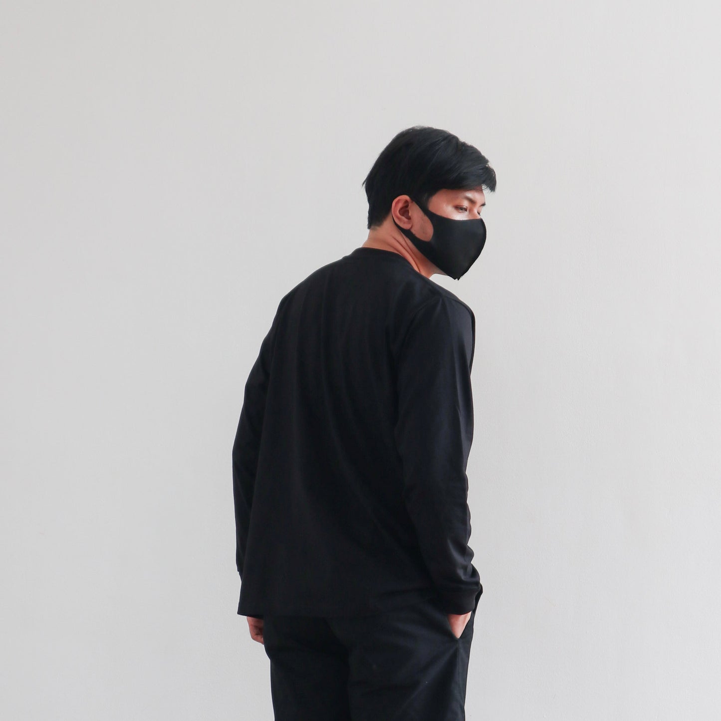 LONG SLEEVE TEE IN BLACK