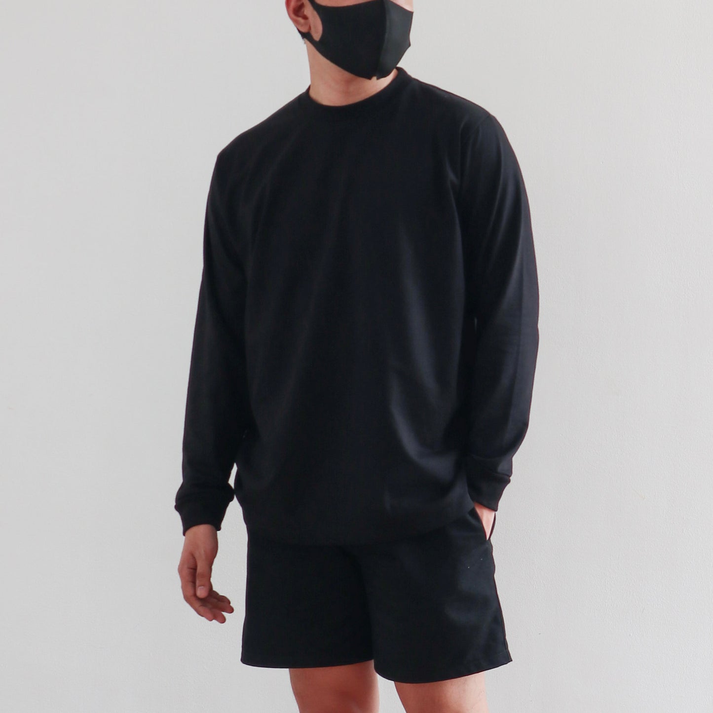 LONG SLEEVE TEE IN BLACK