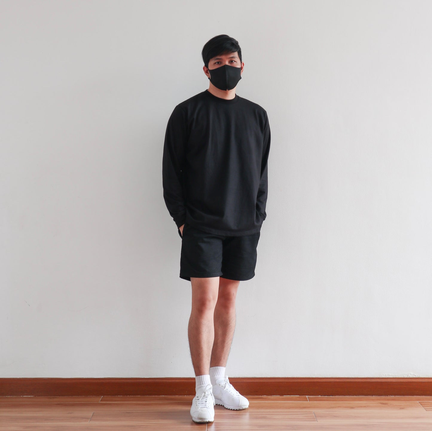 LONG SLEEVE TEE IN BLACK