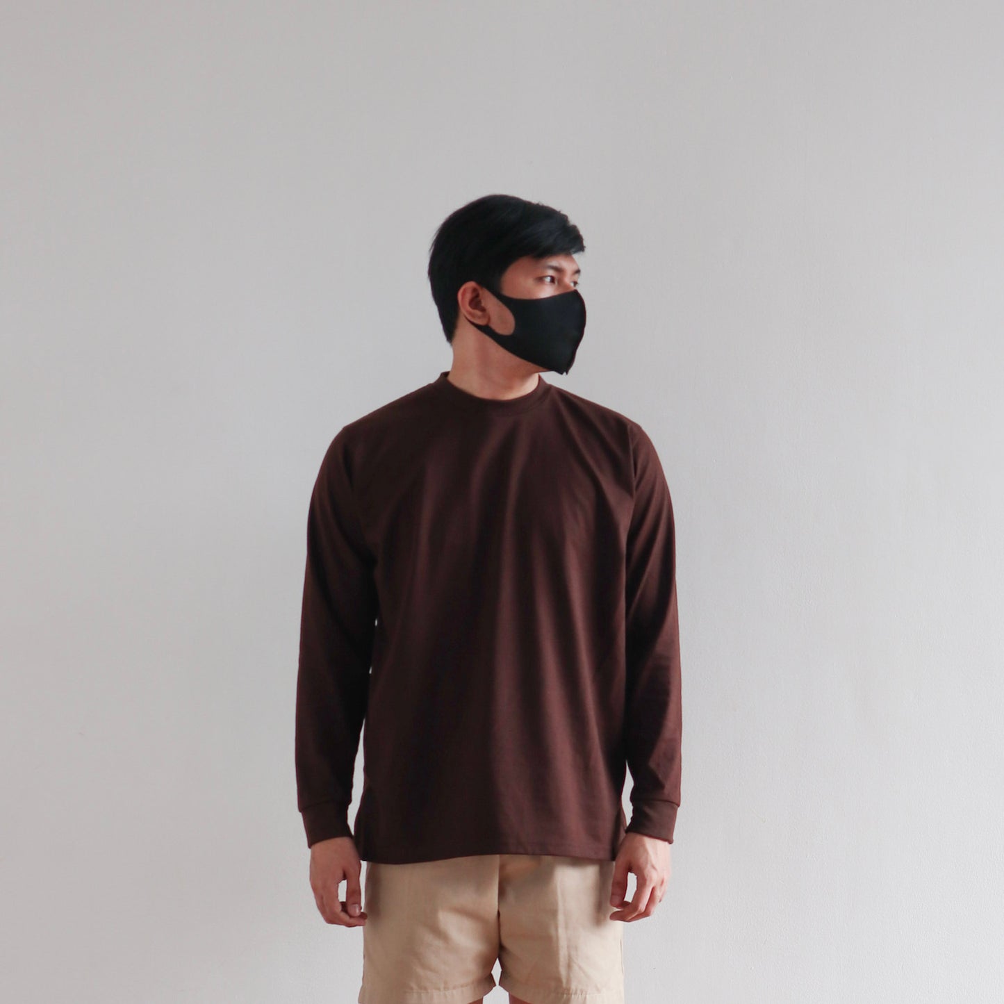 LONG SLEEVE TEE IN DARK BROWN
