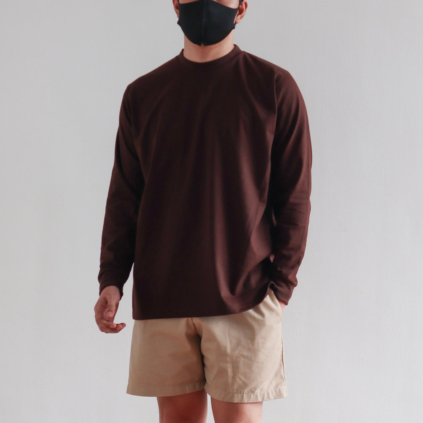 LONG SLEEVE TEE IN DARK BROWN