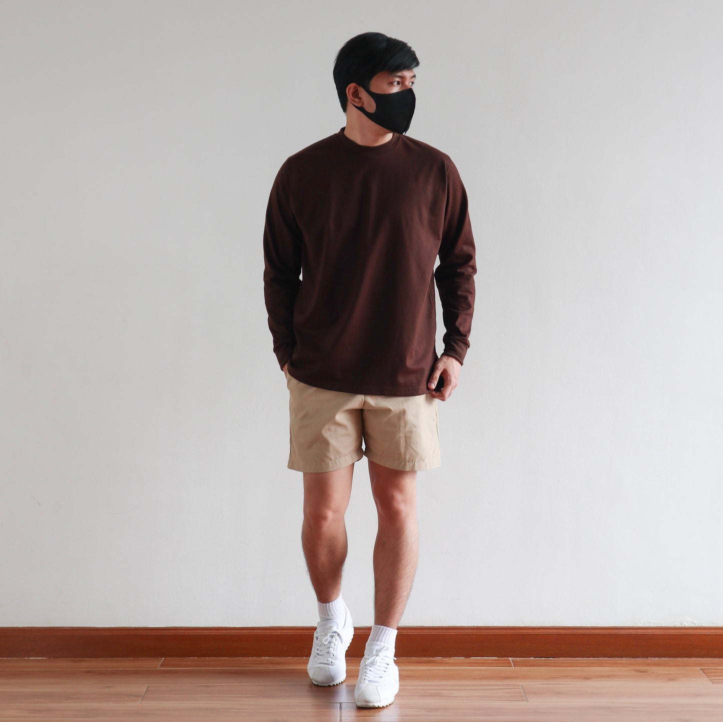 LONG SLEEVE TEE IN DARK BROWN