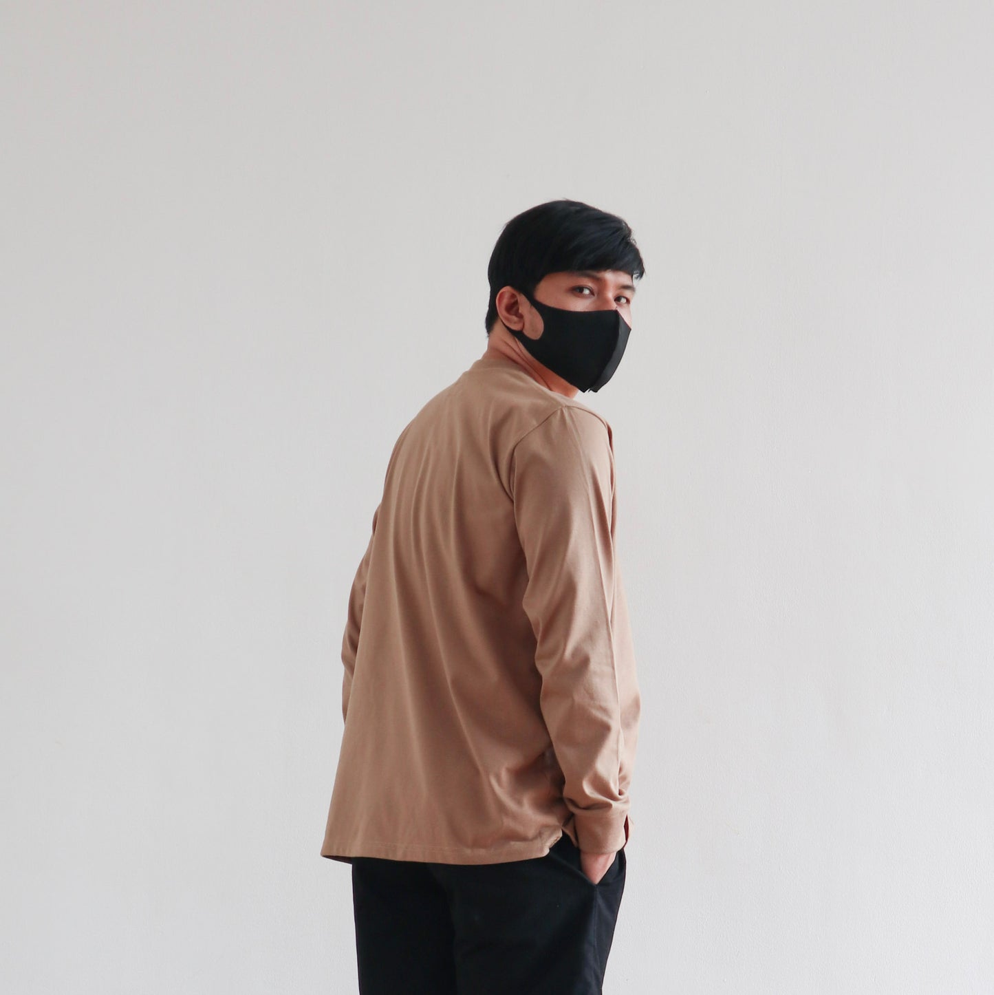 LONG SLEEVE TEE IN MOCHA BROWN