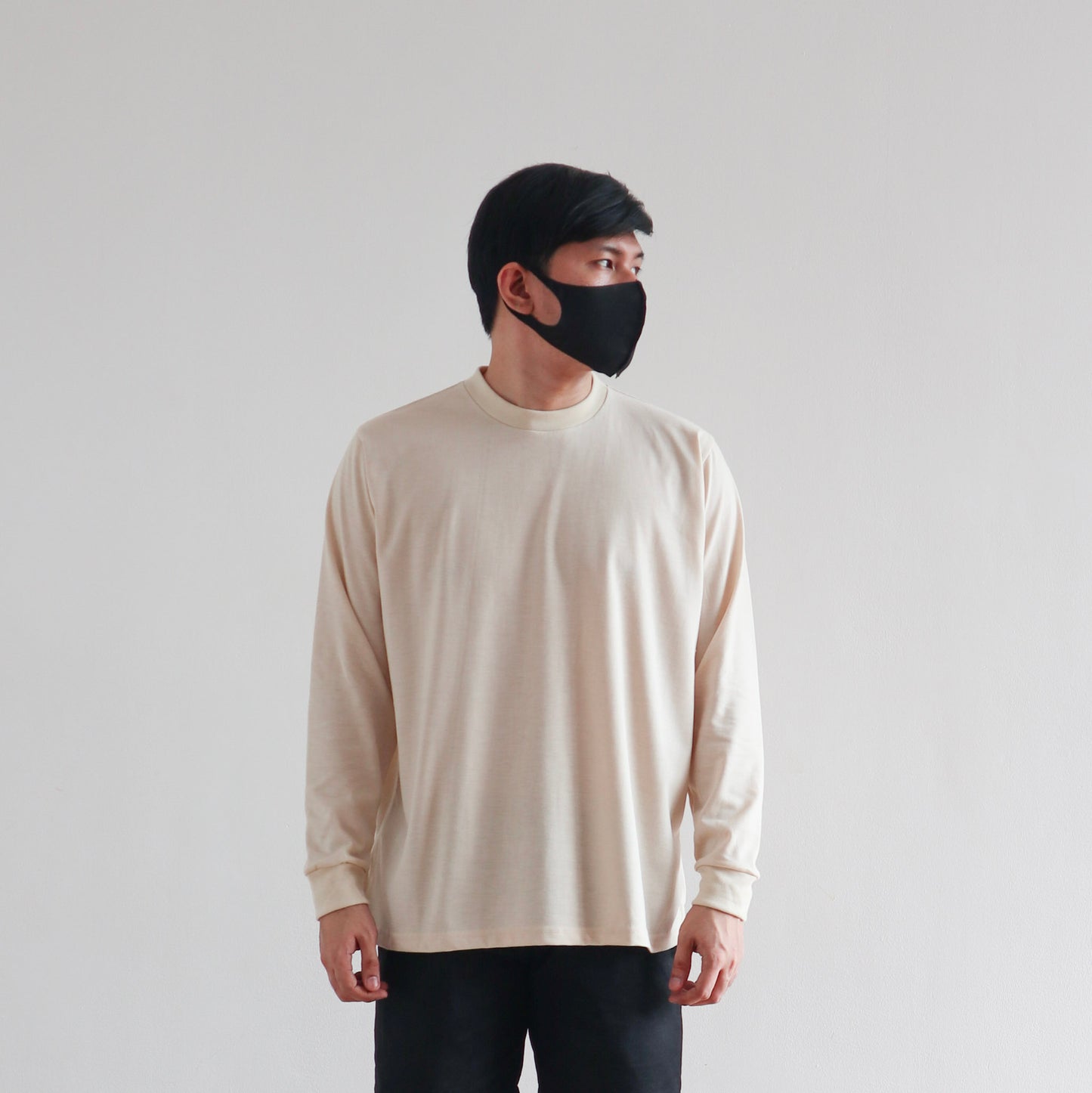 LONG SLEEVE TEE IN OFF WHITE
