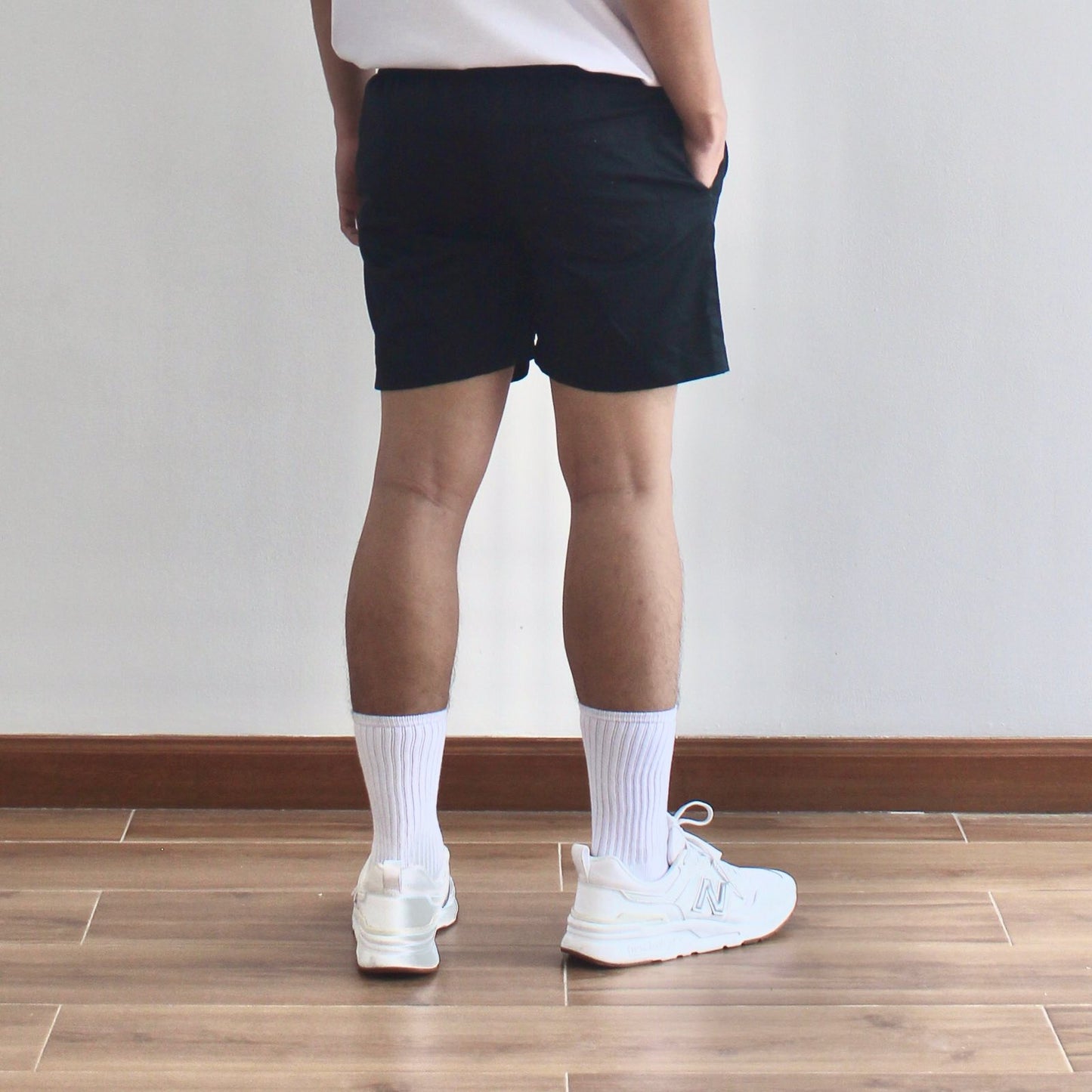 TAILORED SHORTS IN BLACK