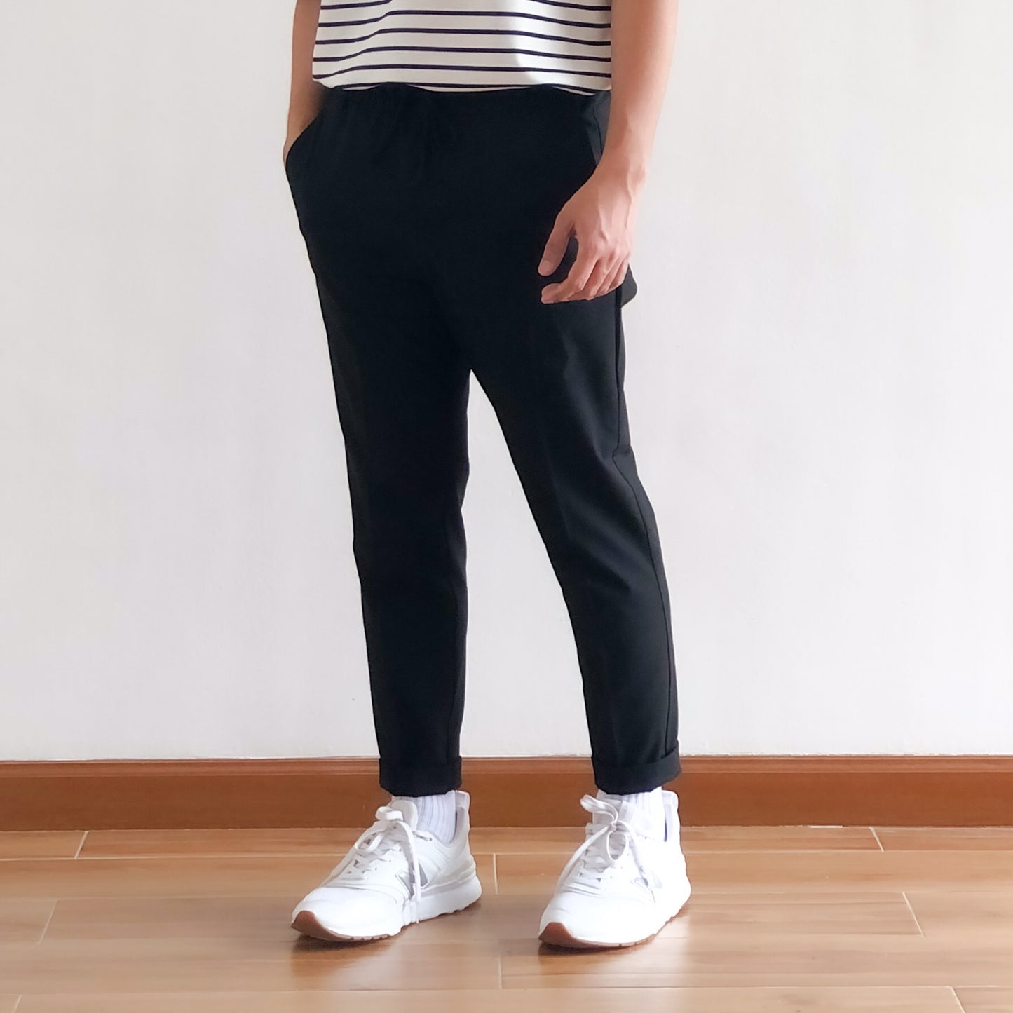 KOREAN ANKLE PANTS IN BLACK