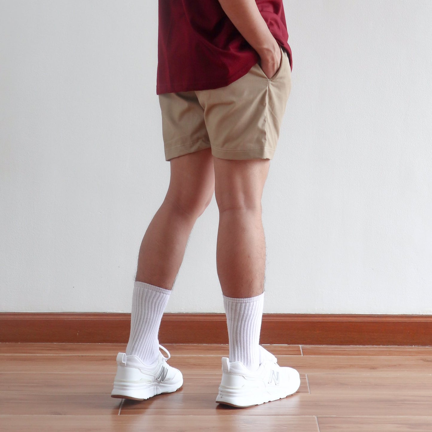 TAILORED SHORTS IN KHAKI