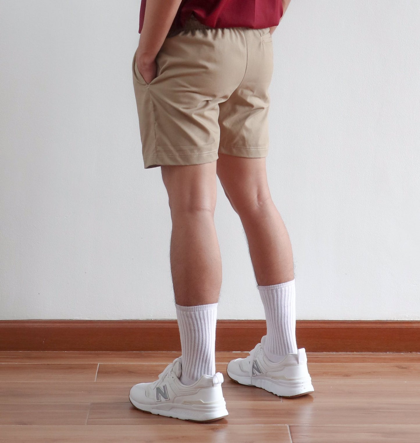 TAILORED SHORTS IN KHAKI