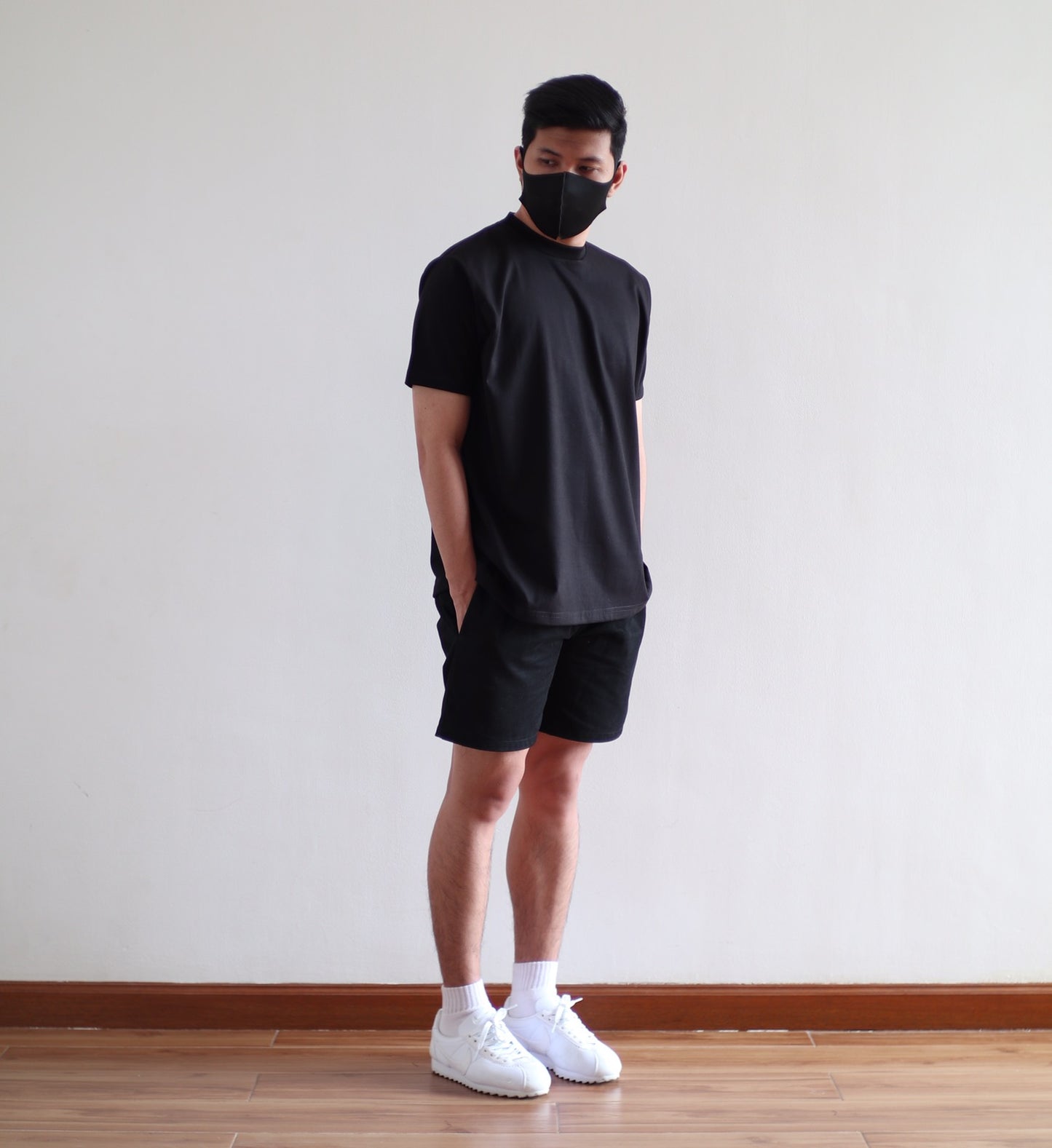 CLASSIC TEE IN BLACK