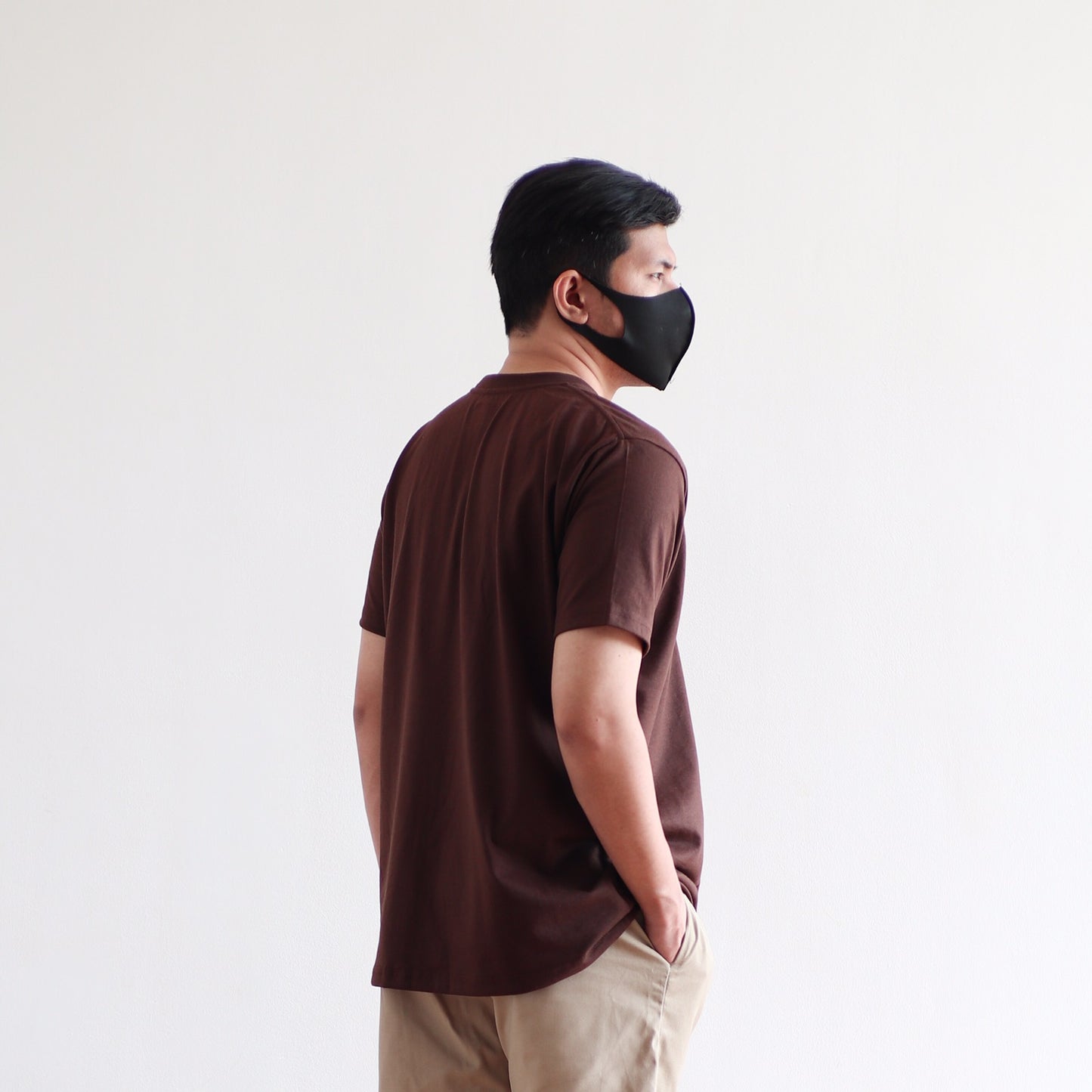 CLASSIC TEE IN DARK BROWN