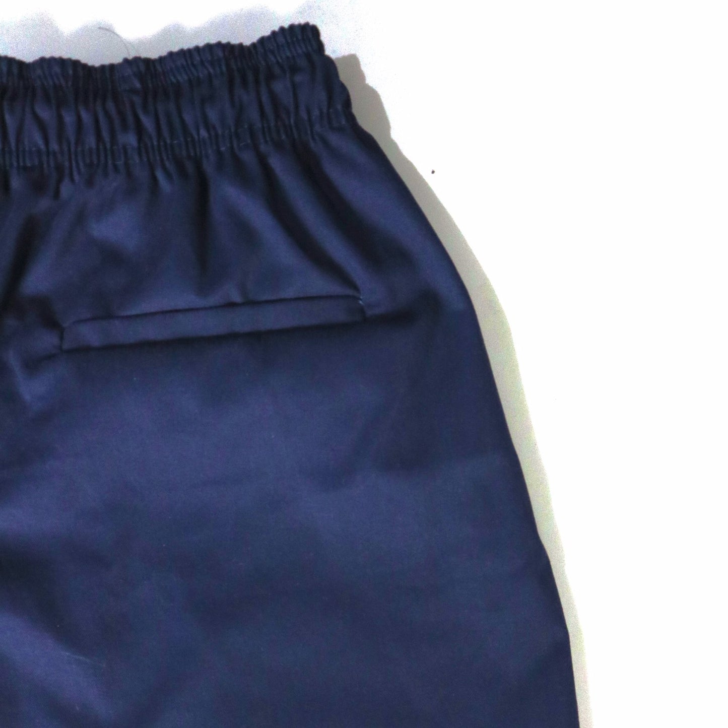 TAILORED SHORTS IN NAVY BLUE